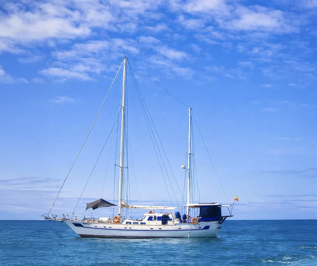 Nautilus-first-class-yacht-motosailer